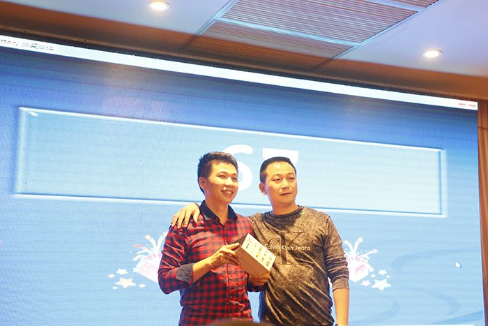 Shenzhen RYHX rewarded the lucky ones at the spring festival gala.